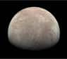 Sur Terre, la découverte par la vie de l'utilisation de l'oxygène l'a rendue nettement plus efficace, peut-être aussi pour évoluer et se complexifier en les organismes multicellulaires que nous connaissons aujourd'hui. Si de la vie existe dans l'océan d'Europe, la lune glacée de Jupiter, elle dispose peut-être d'oxygène mais qui ne provient pas de la photosynthèse. La sonde Juno a permis de confirmer et d'évaluer la production de cet oxygène dans l'atmosphère d'Europe, qui est un peu moins importante qu'on ne pouvait le penser.