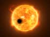 L'exoplanète Wasp-107b, découverte par la méthode des transits planétaires par la collaboration Wide Angle Search for Planets, semblait défier les modèles de la formation des géantes gazeuses et être anormalement chaude. Les énigmes la concernant viennent sans doute d'être résolues en combinant les observations faites avec le James-Webb et Hubble de l'une des exoplanètes les moins denses connues.