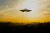 La fascination pour les ovnis et la vie extraterrestre atteint des proportions impressionnantes, avec environ 20 % des Britanniques et 34 % des Américains croyant aux visites extraterrestres. Pourtant, aucune preuve scientifique tangible ne vient étayer ces convictions. Ce phénomène de croyance collective soulève des questions sur notre rapport à la science et sur les conséquences sociales d'une telle adhésion sans fondement.