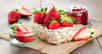 Avec les framboises, les fraises sont la reine des desserts dès le mois de juin. Entières, en gelée, en confiture, en coulis, dans un dessert sucré ou une boisson fraîche, les gourmands n’ont d’yeux que pour elles.