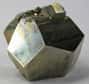 Le système cubique fait partie des sept systèmes qui classent la symétrie des cristaux. © Wikipedia CC by sa 3.0