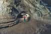 Les tunnels de lave les plus accessibles, dans lesquels il est aisé de circuler, peuvent constituer une attraction touristique (ici la caverne Valentine, au Lava Beds National Monument en Californie). © Dave Bunnell-Wikipédia