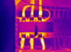 Un thermogramme d'un dispositif en surveillance industrielle. Pour les installations électriques, la thermographie infrarouge a pour but de prévenir les risques d'incendie, optimiser la maintenance préventive, détecter les échauffements et les dysfonctionnements lorsque l'installation est en charge. © CTI thermographie