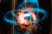 Le 16 juillet 1945, la première bombe atomique de l'histoire explosait dans le désert du Nouveau-Mexique. Cet instant, où « la nuit se transforma en jour », reste gravé dans la mémoire des témoins présents lors du test Trinity. Des scientifiques comme Feynman, Serber et Oppenheimer lui-même ont assisté, médusés, à la naissance de l'ère nucléaire. Quelles sensations et émotions ont traversé ces hommes face à cette puissance destructrice sans précédent ?