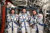 L’astronaute américaine Anne McClain, le cosmonaute Oleg Kononenko et l’astronaute canadien David Saint-Jacques prennent la pose en combinaison dans l’ISS, quelques jours avant leur retour sur Terre qui s’est déroulé le 25 juin 2019. © Nasa