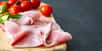 Les autorités sanitaires confirment le lien entre cancer colorectal et consommation de viande transformée. En cause les nitrites, des additifs utilisés notamment dans la charcuterie pour allonger la durée de conservation et qui donnent une couleur rose au jambon. L'Anses conseille de limiter sa consommation et appelle à diversifier son alimentation.