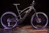 Luna est un fabricant américain de vélos électriques qui propose un modèle enduro full carbone avec un mode débridé qui peut délivrer 2.000 watts.