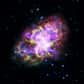 Voici, rejouée, l’explosion de la supernova survenue en l’an 1054 dans la constellation du Taureau. Les Terriens de l'époque ont vu une nouvelle étoile nouvelle étinceler jour et nuit durant plusieurs mois. Aujourd'hui, ses restes, baptisés nébuleuse du Crabe, poursuivent leur expansion. Nous les voyons ici observés par cinq grands instruments, travaillant dans différentes longueurs d’onde, en fausses couleurs.