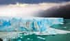 En Argentine, des milliers de touristes viennent assister à la rupture d’une arche de glace d’un gigantesque glacier de Patagonie : le Perito Moreno. La rupture qui a commencé samedi devrait durer deux ou trois jours.