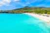Antoine nous emmène explorer l'île de Curaçao, située au large du Venezuela, dans les Antilles néerlandaises. Difficile de résister à la magnificence des couleurs qui habillent la ville et à celles de la nature qui l'entoure, de ses plages de sable fin et bien sûr de ses eaux turquoises.