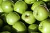 Des chercheurs britanniques révèlent que manger des pommes après 50 ans pourrait sauver plus de 8.000 vies par an dans un pays comme le Royaume-Uni, en contribuant à faire baisser le taux de cholestérol. Mais, précisent les auteurs, ce traitement ne doit en aucun cas se substituer à ceux que les médecins préconisent.