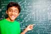 Un prodige indien de 14 ans vient de réaliser l'extraordinaire en pulvérisant six records mondiaux de calcul mental en une seule journée. Aaryan Shulka, surnommé « le calculateur humain », effectue des opérations mathématiques complexes dans sa tête plus rapidement que la plupart des gens avec une calculatrice. Comment ce jeune mathématicien a-t-il développé ces capacités hors du commun qui passionnent le monde entier ?