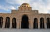 La Grande Mosquée de Kairouan, en Tunisie, est l'un des plus anciens sanctuaires du monde musulman occidental. Mais elle est aussi l'une des plus prestigieuses mosquées.