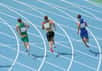 Les meilleurs athlètes courent le 100 mètres en moins de 10 secondes. La majeure partie de ce court laps de temps est pourtant passée… à survoler la piste. Plus la vitesse augmente, plus le temps de contact au sol diminue et plus la cadence est rapide. Mais quelle est finalement la technique de course la plus optimale ?