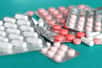 L'aspirine, le paracétamol, et l'ibuprofène sont les trois types d'antidouleurs sans ordonnance les plus couramment utilisés pour soigner douleurs, fièvre et maux de tête. Lequel est le plus efficace ? Pour quel type de douleur les prendre ? Peut-on les associer ?