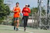 Plusieurs municipalités en France ont interdit la pratique du jogging en journée, alors que certains médecins préconisent son bannissement pur et simple, arguant du risque de contamination lors de la course. Alors faut-il réellement se méfier des joggeurs ?