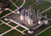 Durant la Renaissance, de nombreux châteaux sont construits, qui n'ont plus rien à voir avec les châteaux forts. On trouve de beaux exemples de châteaux de cette période dans la vallée de la Loire.