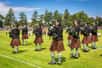 Les Highland Games sont des festivités traditionnelles écossaises très prestigieuses dont l'origine remonte au XIe siècle. À la fois compétitions sportives et événements culturels, ils célèbrent avant tout l'Écosse et son héritage.