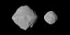Sur Terre comme dans l’espace, la nature a le chic pour créer des formes improbables, comme c’est le cas avec les astéroïdes Bennu et Ryugu qui ressemblent à des toupies ! Patrick Michel, le spécialiste français des astéroïdes nous explique comment cela est possible.