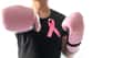 Le cancer du sein, c’est plus d’un tiers des nouveaux cas de cancer diagnostiqués chez la femme. Pourtant, les sondages révèlent régulièrement le manque d’informations sur cette maladie. Parmi les choses que trop de gens ignorent, certaines mériteraient pourtant réellement d’être mieux connues. En voici cinq exemples.