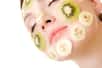 Les masques de beauté « naturels » utilisent des ingrédients cosmétiques variés. Du yaourt, voire du chocolat en poudre pour hydrater la peau, de l’orange pour la tonifier, du raisin pour éliminer les peaux mortes, etc. Pourquoi pas. Les masques « naturels » sont très tendance. Sont-ils également efficaces ?