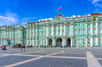 Le musée de l'Ermitage à Saint-Pétersbourg, en Russie, bat le record des objets d'art exposés dans un musée. Il commence en 1764, sous l'impulsion de Catherine II de Russie, et s'ouvre au public en 1825. Le musée se décompose en plusieurs centaines de salles.