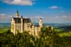 Chaque année, le château de Neuschwanstein, en Allemagne, reçoit en moyenne 1,3 million de touristes. Un succès, qui dure depuis 1886, et qui fait de ce site situé au sud de l’Allemagne, en Bavière, près de l’Autriche, l'un des plus célèbres sites touristiques européens. 