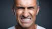 Douleur vive, pulsations, gêne à la mastication… Que faire en cas de rage de dent ? Découvrez les causes possibles, les gestes à adopter pour soulager la douleur et quand consulter un dentiste.