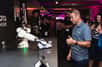 Des étudiants de l’Epitech de Nice ont développé Opty, un robot barman autonome capable de servir une bière quatre fois plus vite qu’un humain. Ils destinent ce robot aux événements à forte affluence pour régler les problèmes des files d’attente lors de la vente de boissons.