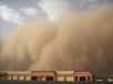 Moins d’une semaine après l’outbreak géant de tornades du vendredi 10 décembre, un autre phénomène impressionnant a traversé le centre des États-Unis : un Dust Bowl, une tempête sèche avec des rafales à plus de 170 km/h.