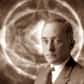 Max Born (11 décembre 1882-5 janvier 1970) était un physicien et mathématicien allemand naturalisé britannique. Il a notamment joué un rôle important dans le développement de la mécanique quantique. Il contribua également à la physique du solide, en optique et supervisé les travaux d'un certain nombre de physiciens notables dans les années 1920 et 1930. Parmi eux, Werner Heisenberg, Wolfgang Pauli et Robert Oppenheimer. Le prix Nobel de physique (partagé avec Walther Bothe) lui fut attribué en 1954.
Born a pu bénéficier d’une solide formation en mathématique grâce à ses professeurs Hilbert et Minkowski, mathématiciens de tout premier plan et très expérimentés en physique. Il a ensuite étudié la physique des électrons avec Larmor and J.-J. Thomson, l’astrophysique avec Schwarzschild. Ses premiers travaux portèrent sur la dynamique des réseaux cristallins mais sa véritable passion à cette époque en physique est la toute jeune théorie de la relativité d’Einstein. Il deviendra un ami proche du père de la théorie de la relativité générale mais leurs opinions divergeront quant à l’interprétation de la mécanique quantique.
Max Born a eu pour assistant Werner Heisenberg et Wolgang Pauli alors qu'ils venaient tout juste de passer leur doctorat sous la direction de Sommerfeld. Born comprit tout de suite que derrière les curieux calculs de mécanique quantique que venait de découvrir Heisenberg en 1925, se cachaient les règles du calcul matriciel et en particulier la non-commutativité des produits de matrices. Il développe alors la théorie matricielle de la mécanique quantique avec son assistant, Pascual Jordan et Heisenberg. Il passe à côté de l’équation de Schrödinger qu’il était en mesure de découvrir avant que celui-ci ne le fasse en 1926 en publiant ses articles sur la mécanique ondulatoire.
Ervin Schrödinger, Niels Bohr, Werner Heisenberg, Auguste Piccard, Paul Dirac, Max Born, Wolfgang Pauli, Louis de Broglie, Marie Curie, Hendrik Lorentz, Albert Einstein sont les physiciens les plus connus du congrès Solvay de 1927. Le film s'ouvre avec Erwin Schrödinger et Niels Bohr. © bungeejump-YouTube
C’est tout de même lui qui comprend que la fonction d’onde de Schrödinger n’est pas une onde de densité de charge électrique mais bien une amplitude de probabilité quantique pour l’état d’un système physique. Avec Heisenberg, il exposera sa vision de la théorie quantique, en opposition à celle d’Einstein, lors du mythique congrès Solvay en 1927. Congrès que beaucoup considèrent comme l’acte de fondation de la mécanique quantique dont les fondements et l’interprétation se sont alors cristallisés. 
Dans les années 1930, il développe avec Infeld la théorie de l’électrodynamique non linéaire qui tombera en désuétude après la seconde guère mondiale et les résultats spectaculaire obtenus en électrodynamique quantique par Tomonaga, Schwinger et Feynman. Cette théorie reviendra sous une nouvelle forme dans le cadre de la théorie des supercordes dans les années 1990.
Max Born avait émigré en Angleterre à cause du régime nazi. Devenu citoyen britannique il enseigna longtemps à l’université d’Edimburg avant de prendre sa retraite en Allemagne où il décédera en 1970.
Sur les contributions de Max Born à la mécanique quantique, on pourra lire : 
l'interprétation statistique de la mécanique quantique ;les textes du congrès Solvay en 1927.