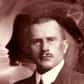 Carl Gustav Jung est un psychiatre et psychanalyste suisse, né le 26 juillet 1875 à Kesswil, en Suisse, et décédé le 6 juin 1961 à Küsnacht, près de Zurich. Il est surtout connu pour avoir fondé la psychologie analytique et pour ses contributions significatives à la compréhension de l'inconscient individuel et collectif.Les racines profondes de l'âmeIssu d'une famille pasteurale, Carl Gustav Jung grandit dans un paysage culturel riche. Son enfance dans la campagne suisse a été marquée par une immersion dans la nature et une fascination précoce pour les mystères de l'âme humaine. Ses premières années d'éducation à Bâle et Zurich ont créé les fondements de sa curiosité intellectuelle et ont jeté les bases de sa future exploration de la psyché.Une danse des idées avec FreudLe tournant du siècle a vu Jung émerger comme une figure clé dans le monde émergent de la psychanalyse. Sa rencontre avec Sigmund Freud dans les années 1900 a marqué le début d'une collaboration fertile, mais aussi de tensions philosophiques croissantes. La "danse des idées" entre ces deux pionniers de la psychologie a abouti à une séparation qui a permis à Jung de forger son propre chemin intellectuel.La période post-séparation avec Freud a été marquée par l'épanouissement de la psychologie analytique. Jung a introduit des concepts novateurs tels que l'inconscient collectif, explorant les profondeurs des archétypes et lançant les bases du processus d'individuation. Ces idées révolutionnaires ont transformé la façon dont nous comprenons la psyché humaine et ont élargi le champ de la psychologie au-delà des limites de la psychanalyse traditionnelle.L'héritage de la psychologie JungienneLes dernières décennies de la vie de Jung ont été marquées par la consolidation de son héritage. Son impact sur la psychologie, la spiritualité, et la culture perdure, avec la psychologie jungienne continuant d'influencer la pensée contemporaine. Jung a laissé derrière lui un legs durable, invitant les générations futures à explorer les profondeurs de l'âme humaine à travers ses concepts révolutionnaires et sa vision holistique.