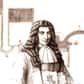 Denis Papin naît le 22 août 1647 à Chitenay dans le Loir-et-Cher, d'une famille très bourgeoise. Après des études dans l'école des Jésuites, il poursuit des études de médecine à l'université d'Angers, et devient docteur en 1669. Dès cette époque cependant, il développe une passion très prononcée pour la physique. En 1671, Denis Papin devient curateur de Huygens, puis assistant de Gottfried Leibniz en 1673. À cette époque, il commence des expériences sur le vide, et publie son premier mémoire intitulé Les nouvelles expériences sur le vide, avec la description des machines qui servent à le faire.
Denis Papin, père de l'autocuiseur
Calviniste, Denis Papin fuit les persécutions et s'installe à Londres en 1675. Il y devient assistant de Robert Boyle et commence à travailler sur l'air et sur de nouvelles méthodes d'élévation de l'eau. Après avoir développé différentes machines, il part s'installer définitivement en Allemagne en 1688. Il obtient une chaire de professeur de mathématiques à Marbourg et donne des cours à travers tout le pays. C'est en 1690 qu'il fabrique son premier cylindre-piston à vapeur. Ses nombreuses machines ne font pas l'unanimité en Allemagne, et, bien que nommé membre de l'Académie de Berlin en 1707, il est obligé de fuir le pays à la fin de la même année.
De retour à Londres, Denis Papin espère récupérer sa place à l'Académie des Sciences, mais le nouveau président, Isaac Newton, le rejette car il n'accorde aucune valeur à ses inventions. Denis Papin sombre peu à peu dans la misère, ne développant que des inventions mineures qu'il ne présente pas au public, de peur de se faire voler ses idées. Il meurt abandonné de tous en 1712, à Londres.