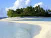 Plage de sable blanc aux Tuamotu