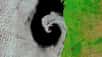 La spirale nuageuse était littéralement collée aux côtes de l'Espagne et du Portugal, avec un enroulement qui s'arrêtait net à la limite de la mer et de la terre. © Nasa Earth Observatory, Modis