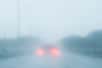 Vous connaissez le brouillard, un phénomène classique, et toujours dangereux sur les routes. Mais connaissez-vous le « super brouillard » ? Cet événement réduit la visibilité à néant en quelques instants.