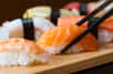 La « cuisine du cru » connaît un fort engouement ces dernières années. Du sushi au maki, en passant par le carpaccio… Pourquoi manger cru ? Existe-t-il des risques pour la santé ? Des bénéfices ? Explications d'une nutritionniste.
