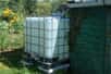 Réduisez votre consommation d’eau potable et adoptez un geste écoresponsable avec un récupérateur d’eau de pluie enterré ! Cette solution discrète et efficace permet de stocker de grandes quantités d’eau sans encombrer votre extérieur, tout en réduisant considérablement votre facture d’eau.
