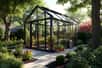 Parmi les différentes options de serres de jardin, on retrouve les modèles en bois, en polycarbonate ou encore en verre. Si vous recherchez une serre robuste et esthétique qui offre une excellente transmission de la lumière, la serre en verre est une solution idéale. Découvrez dans ce guide ses nombreux avantages ainsi qu’une sélection des meilleures serres en verre pour cultiver vos plantes toute l’année.
