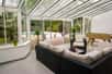 La véranda est une pièce à vivre située entre l'habitation principale et le jardin. © Eléonore H, Adobe Stock