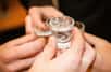 Boisson alcoolisée très populaire en Russie, la vodka est devenue un symbole culturel. Mais de quand date la première vodka russe ? Quelles sont ses origines ?