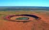 Invisible en surface, un cratère d'impact australien n'a cependant pas échappé au regard pénétrant de géophysiciens prospectant pour de l'or. Ce n'est pas le plus grand astroblème connu en Australie mais avec ses cinq kilomètres de diamètre, c'est l'un des plus grands sur Terre.