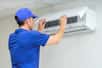 Polyvalent et pratique, le climatiseur réversible s’impose comme une solution efficace dès les premiers pics de chaleur, tout en restant utile pendant les mois plus frais grâce à sa fonction chauffage. Facile à déplacer d’une pièce à l’autre, il s’adapte aux besoins du quotidien sans nécessiter d’installation complexe. Moins coûteux qu’un système de climatisation fixe, il séduit de plus en plus de foyers à la recherche de confort toute l’année. Ce guide d’achat vous accompagne pour identifier les meilleurs modèles disponibles en 2025, selon vos priorités et votre budget.