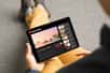 Vous cherchez quel iPad acheter en 2025 ? Si Apple ne commercialise que quelques modèles, les différences de performances, de formats et de tarifs rendent le choix plus complexe qu’il n’y paraît. Écran LCD ou OLED, puce M1, M3 ou M4, compatibilité avec les accessoires… plusieurs critères entrent en jeu selon vos besoins. Pour vous aider à faire le bon choix, nous avons sélectionné les meilleurs iPad de l’année dans ce guide d’achat complet.