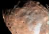 D’ici quelques dizaines de millions d’années, les forces de marée de Mars détruiront Phobos qui se rapproche lentement mais surement de la Planète rouge. On pense maintenant que ces forces sont déjà à l’origine des étranges sillons parallèles à la surface de cette lune.