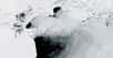 Le terme polynie se rapporte à un trou de glace dans la banquise. Ici, sur la côte de l’Antarctique, à proximité de l’île de Ross. © Earthobservatory, Nasa