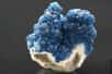 Ces cristaux de fluorine bleue ont été récoltés dans la mine de Huanggang, en Mongolie. La fluorine est une espèce minérale (le terme international utilisé pour cette espèce est « fluorite ») composée de fluorure de calcium, de formule CaF2, avec des traces de différents ions, ce qui explique les multiples couleurs rencontrées pour ce minéral. © L.Carion, www.carionmineraux.com