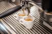 Des mathématiciens, physiciens et chimistes, nous donnent la recette d'un café de qualité uniforme, plus économique et plus durable. 