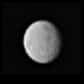 L’arrivée de Dawn autour de Cérès est prévue le 6 mars. Ce sera la première planète naine survolée dans l’histoire de l’exploration spatiale, vite suivie, en juillet, par New Horizons autour de Pluton. En attendant de se rapprocher, la sonde spatiale livre des portraits de plus en plus détaillés de cet énigmatique astre de 950 km.