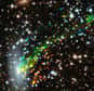 L’instrument Muse, qui équipe depuis peu le VLT de l’Eso, a offert aux chercheurs le meilleur cliché à ce jour d’une spectaculaire collision cosmique. Ces nouvelles observations révèlent, pour la toute première fois, le mouvement du gaz s’échappant de la galaxie ESO 137-001 et se précipitant à l’intérieur d’un vaste amas de galaxies. Ces résultats livrent une clé pour la compréhension de la vieille énigme sur la formation des étoiles qui cesse au sein des amas de galaxies.